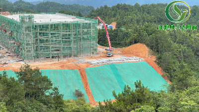 田野風榕江邊坡復(fù)綠